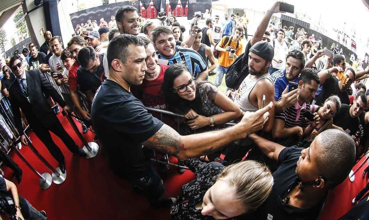 Fotos do evento realizado para os fs do UFC em Porto Alegre