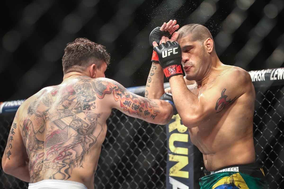 Veja imagens da derrota avassaladora de Antnio Pezo para Frank Mir