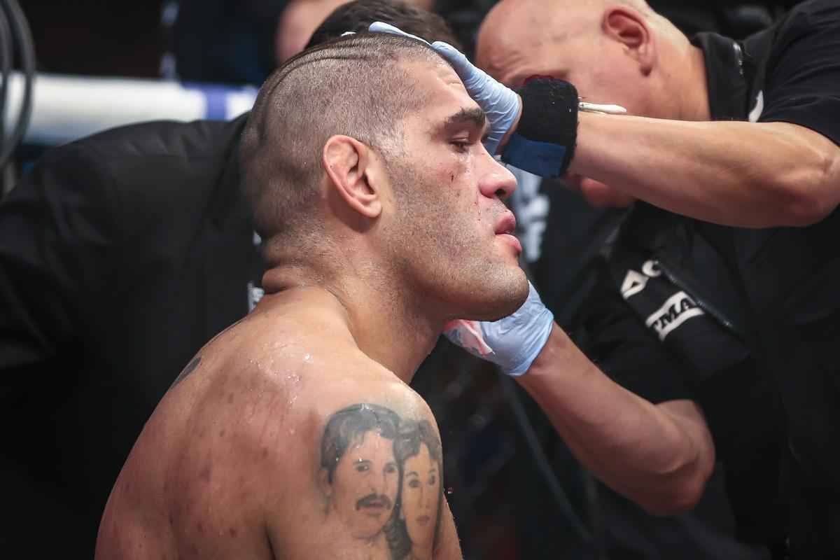 Veja imagens da derrota avassaladora de Antnio Pezo para Frank Mir