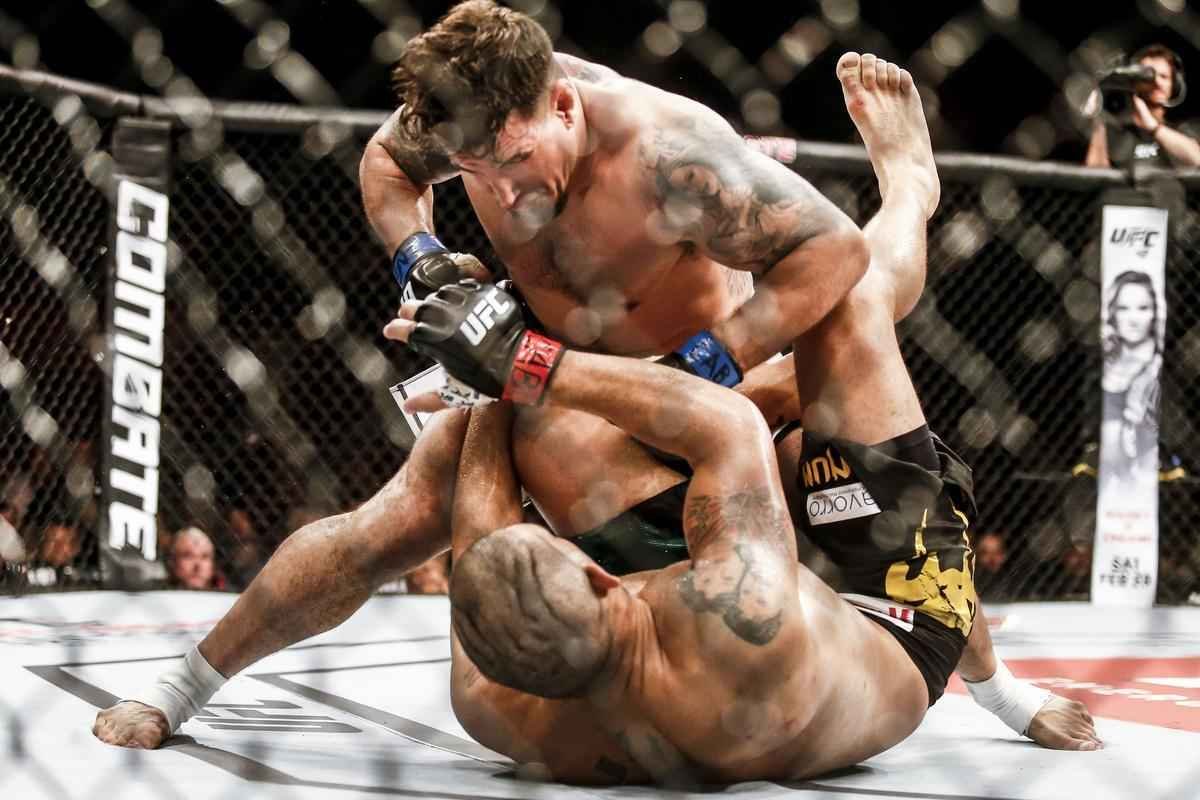 Veja imagens da derrota avassaladora de Antnio Pezo para Frank Mir