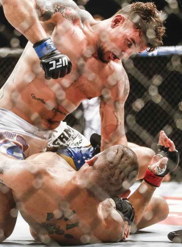 Veja imagens da derrota avassaladora de Antnio Pezo para Frank Mir