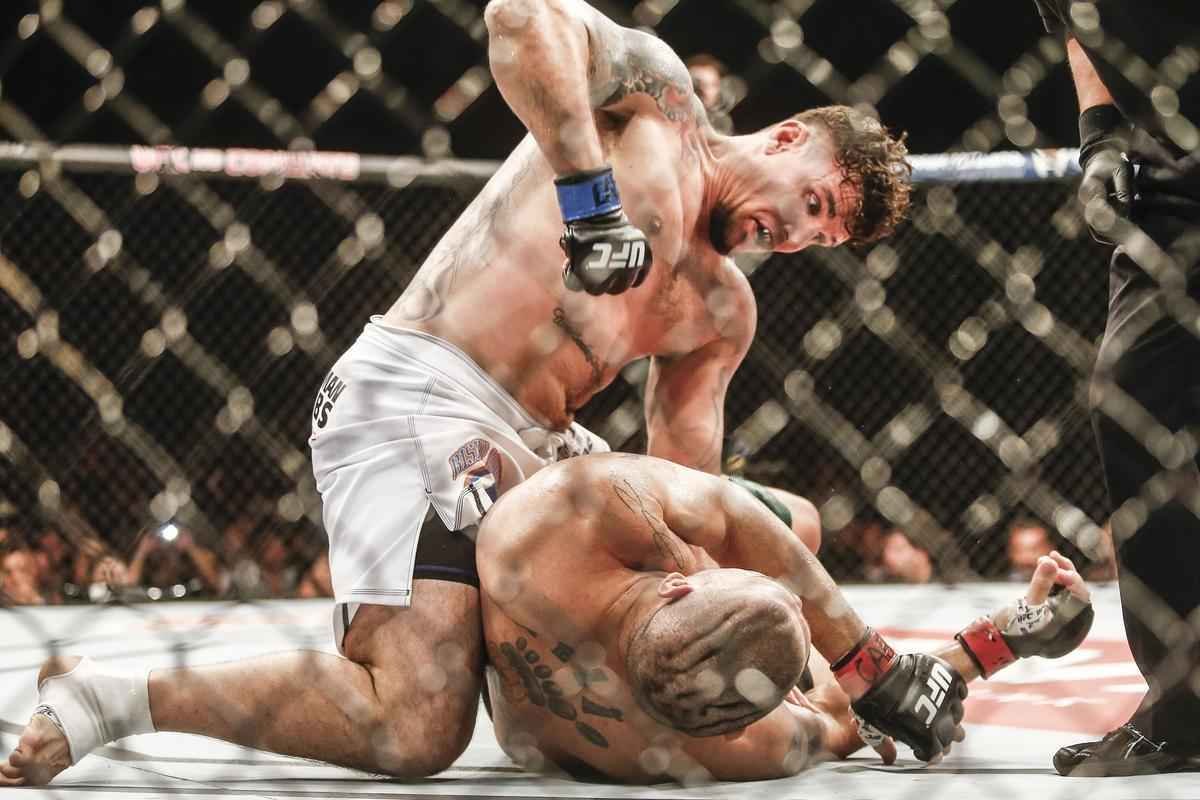 Veja imagens da derrota avassaladora de Antnio Pezo para Frank Mir