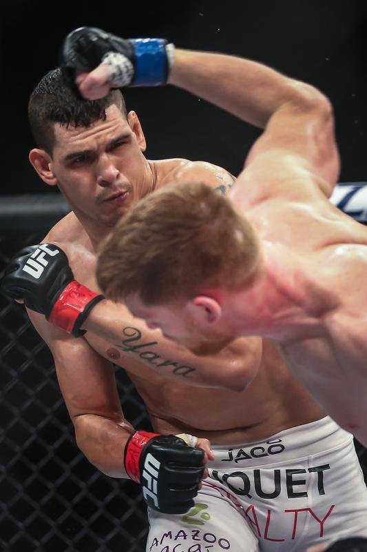 Fotos da derrota do mineiro Cezar Mutante em Porto Alegre