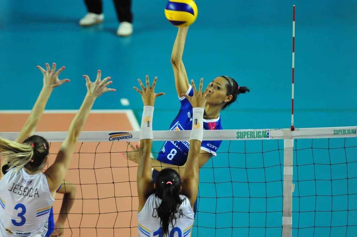 Jaqueline, jogadora do time do Minas