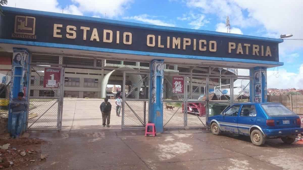 Por fora, estdio passa por reformas, mas nada que comprometa o conforto