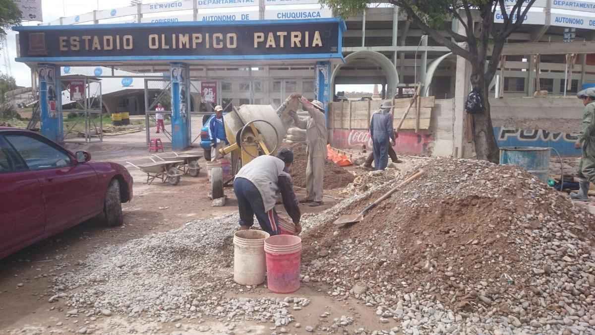 Por fora, estdio passa por reformas, mas nada que comprometa o conforto