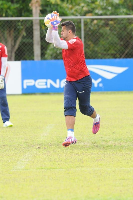 A delegao do Cruzeiro viajar para a Bolvia na manh desta tera-feira. No perodo da tarde, a equipe treinar no estdio Patria, em Sucre. O jogo contra o Universitrio, pela primeira rodada do grupo 3 da Libertadores, ser disputado a partir de 22h de quarta-feira.