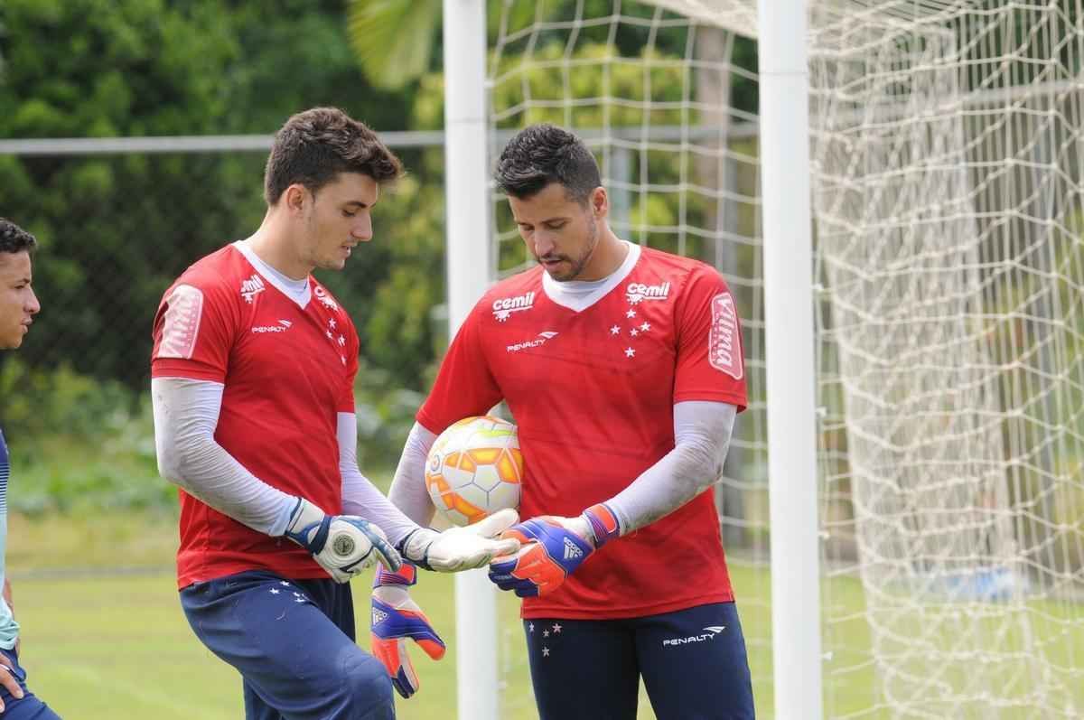 A delegao do Cruzeiro viajar para a Bolvia na manh desta tera-feira. No perodo da tarde, a equipe treinar no estdio Patria, em Sucre. O jogo contra o Universitrio, pela primeira rodada do grupo 3 da Libertadores, ser disputado a partir de 22h de quarta-feira.