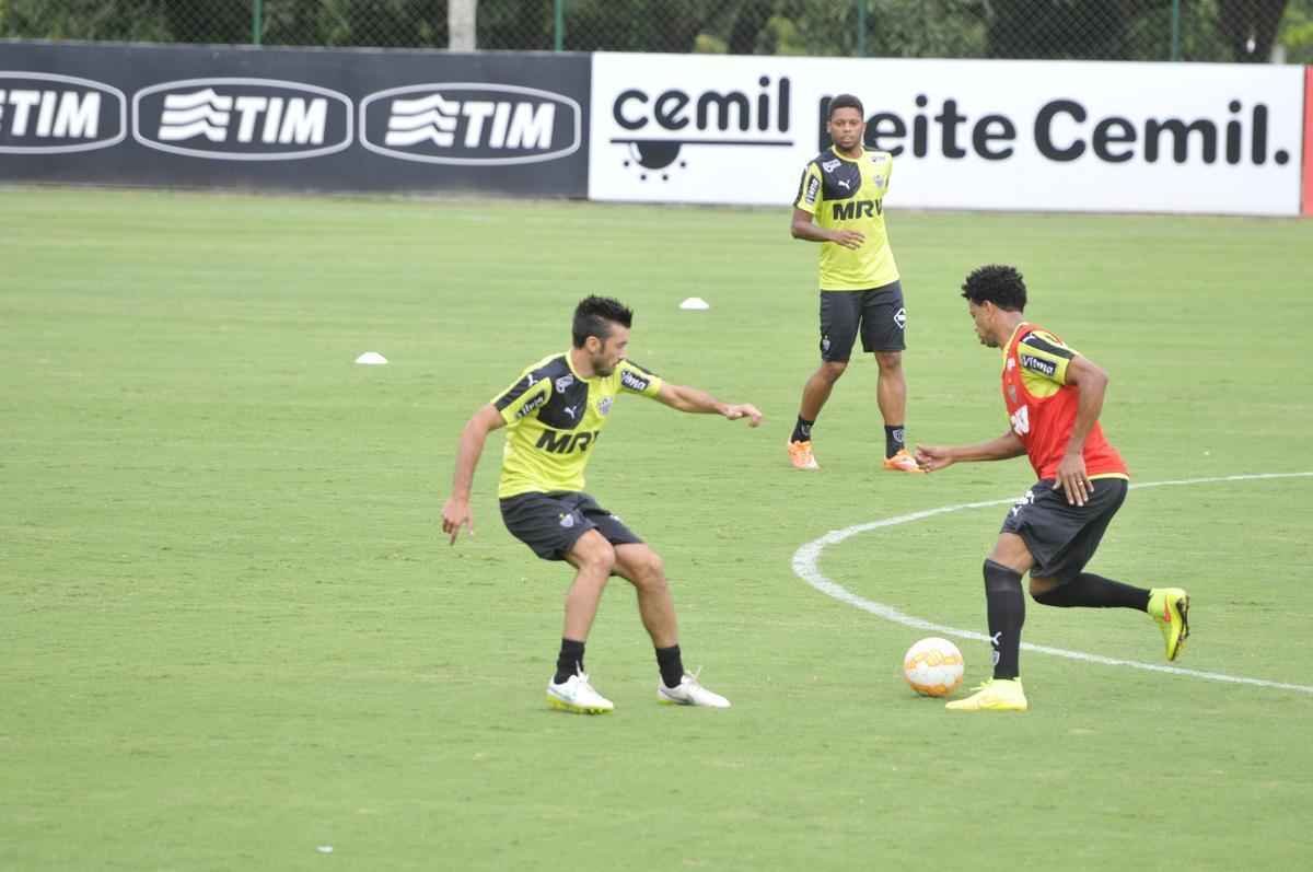 Treino desta tera-feira teve roupa nova e Lucas Cndido na lateral esquerda