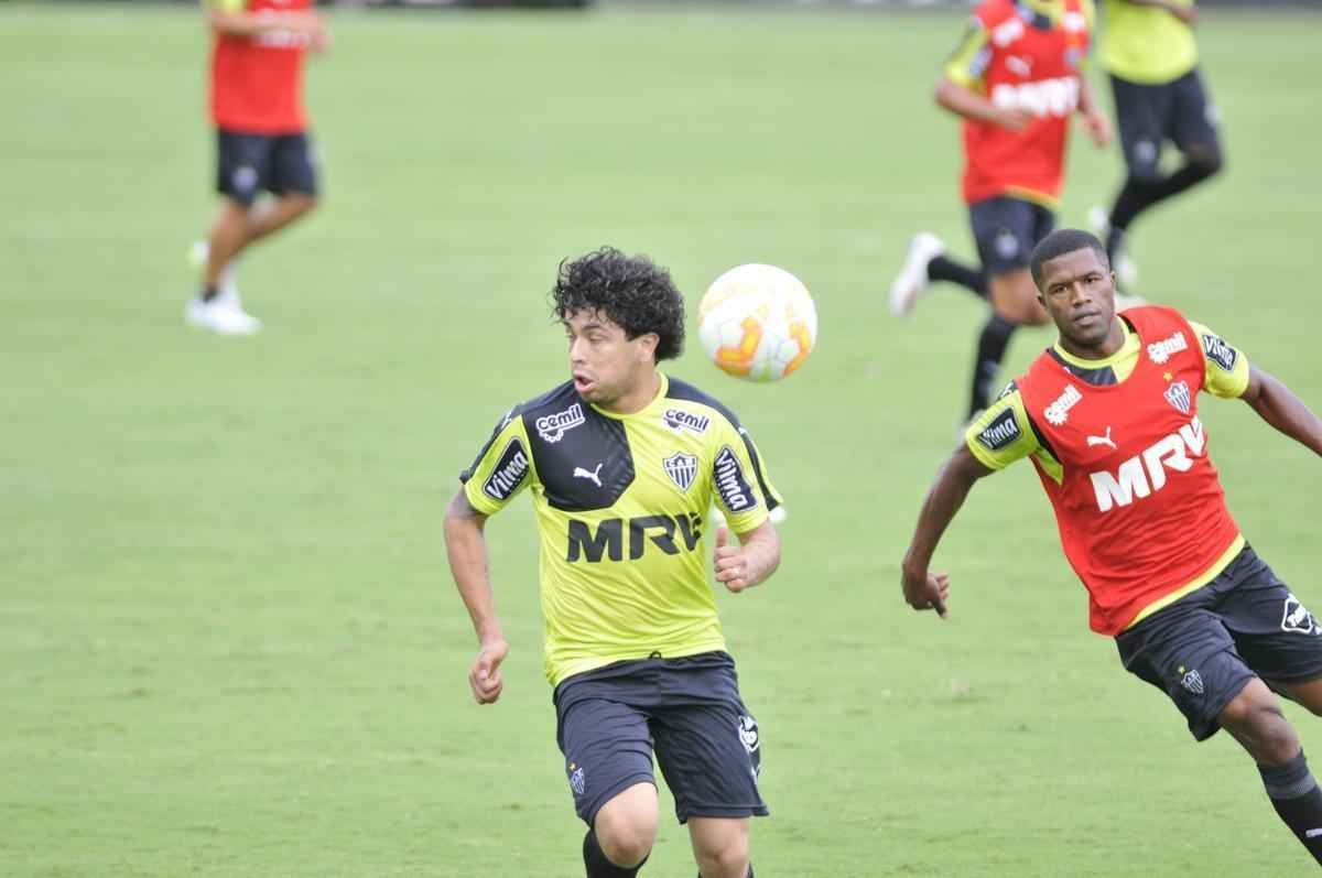 Treino desta tera-feira teve roupa nova e Lucas Cndido na lateral esquerda