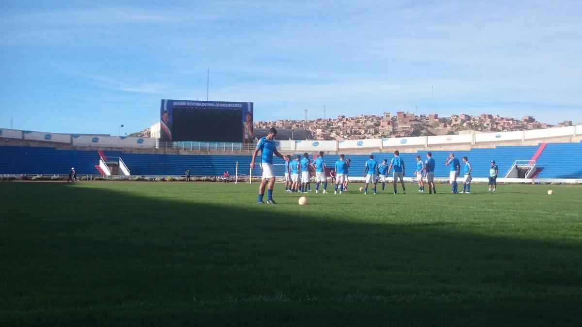 Equipe treinou no estdio Ptria, onde disputar a estreia da Libertadores contra o Universitario, nesta quarta-feira