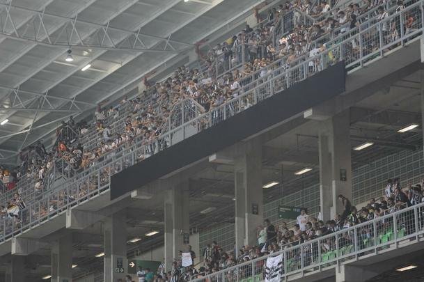 Alm de vetar a presena de crianas e mascotes em campo na entrada dos jogadores, a Conmebol mandou esconder as marcas do Amrica, dono do estdio, no Independncia para o jogo do Atltico contra o Atlas, pela Copa Libertadores.