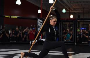 Ronda Rousey, Cat Zingano, Holly Holm e  Cris Cyborg treinam na academia do UFC, em Los Angeles 