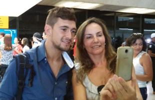 Jogadores do Cruzeiro no desembarque no Aeroporto de Confins, nesta quinta-feira