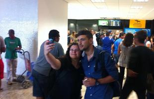 Jogadores do Cruzeiro no desembarque no Aeroporto de Confins, nesta quinta-feira