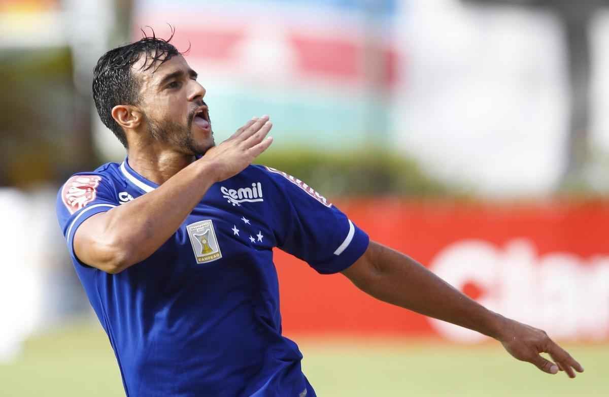 Fotos do jogo entre Tupi e Cruzeiro, em Juiz de Fora, pela quinta rodada do Campeonato Mineiro
