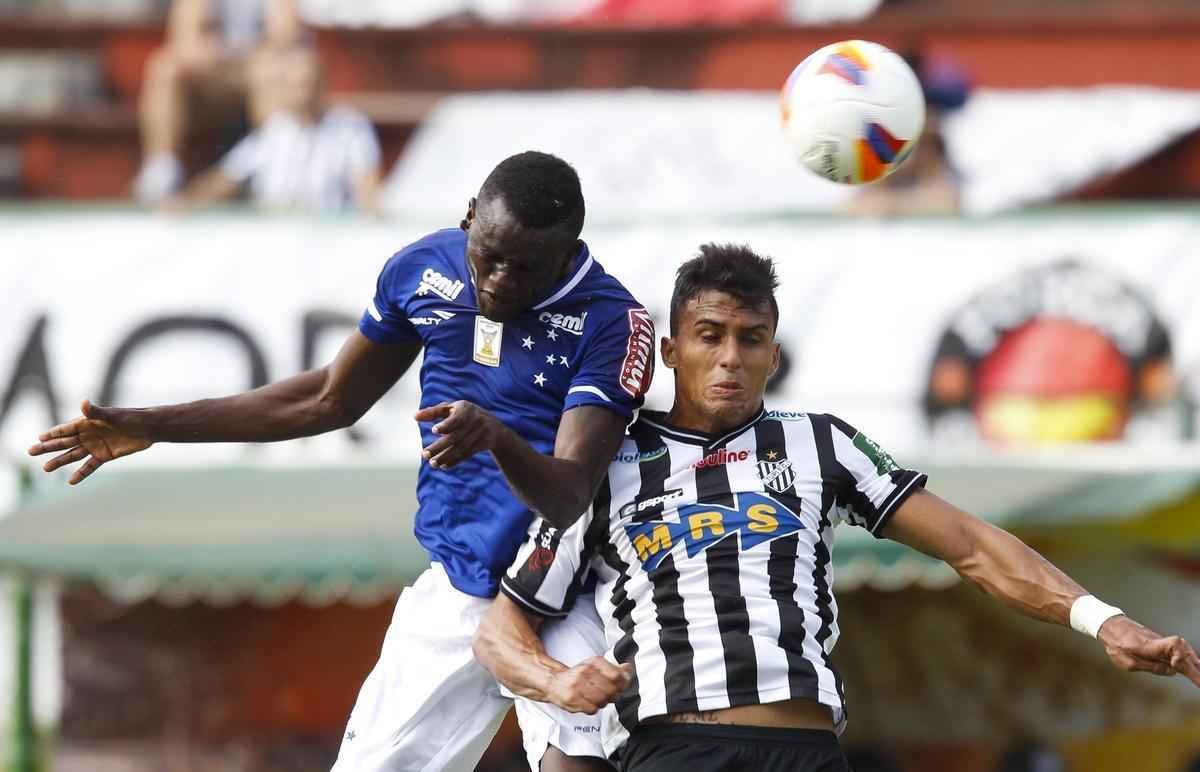 Fotos do jogo entre Tupi e Cruzeiro, em Juiz de Fora, pela quinta rodada do Campeonato Mineiro