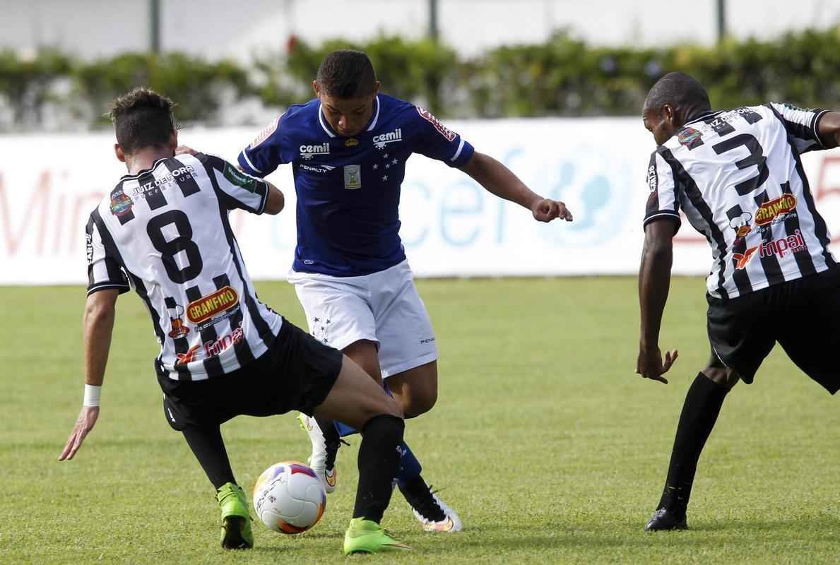 Fotos do jogo entre Tupi e Cruzeiro, em Juiz de Fora, pela quinta rodada do Campeonato Mineiro