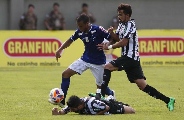 Fotos do jogo entre Tupi e Cruzeiro, em Juiz de Fora, pela quinta rodada do Campeonato Mineiro