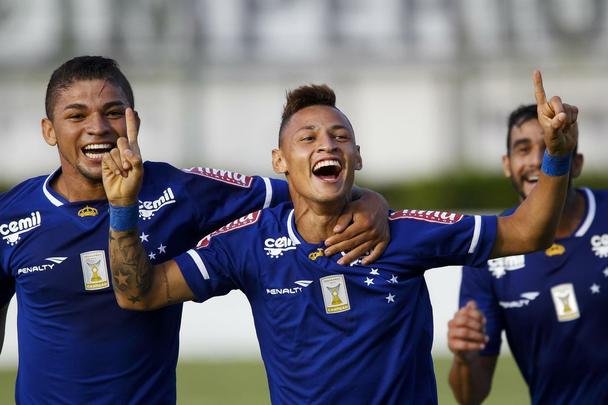 Fotos do jogo entre Tupi e Cruzeiro, em Juiz de Fora, pela quinta rodada do Campeonato Mineiro