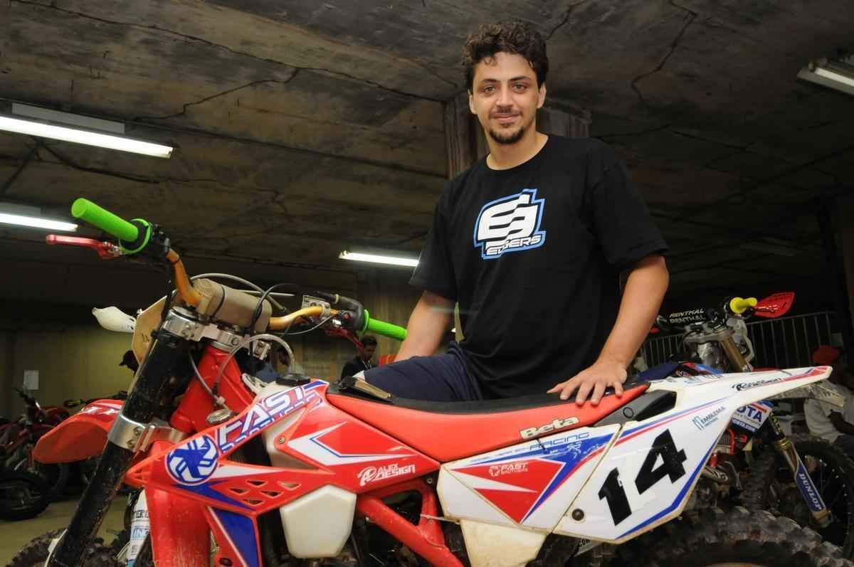 Piloto de Superenduro Gabriel Badar