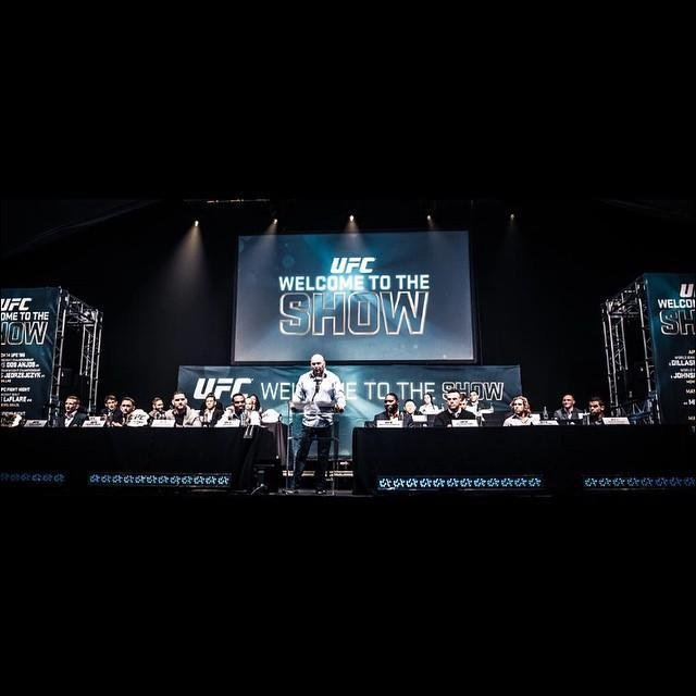 Fotos da super coletiva do UFC em Los Angeles - Palco montado para a coletiva