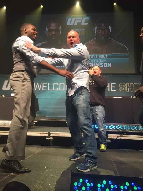 Fotos da super coletiva do UFC em Los Angeles  - Jon Jones e Anthony Johnson fingiram briga e fizeram pegadinha com presidente Dana White