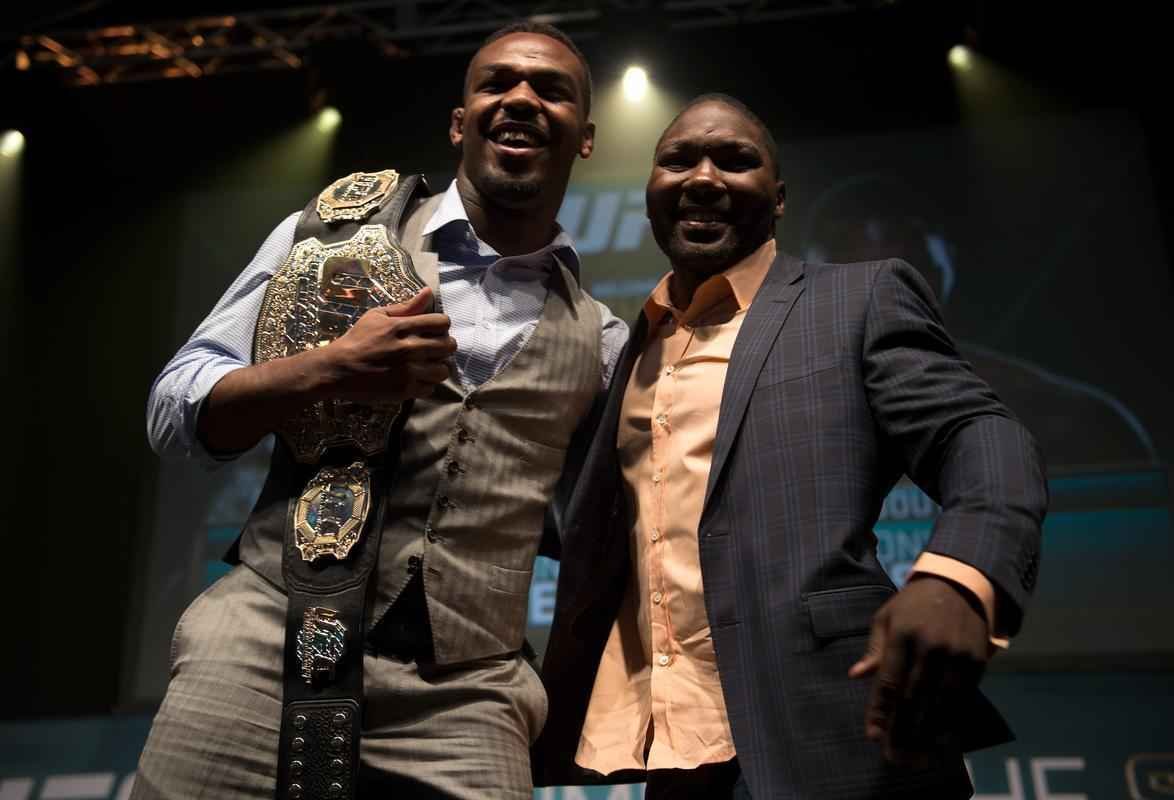 Fotos da super coletiva do UFC em Los Angeles - Jon Jones e Anthony Johnson fingiram briga e fizeram pegadinha com presidente Dana White