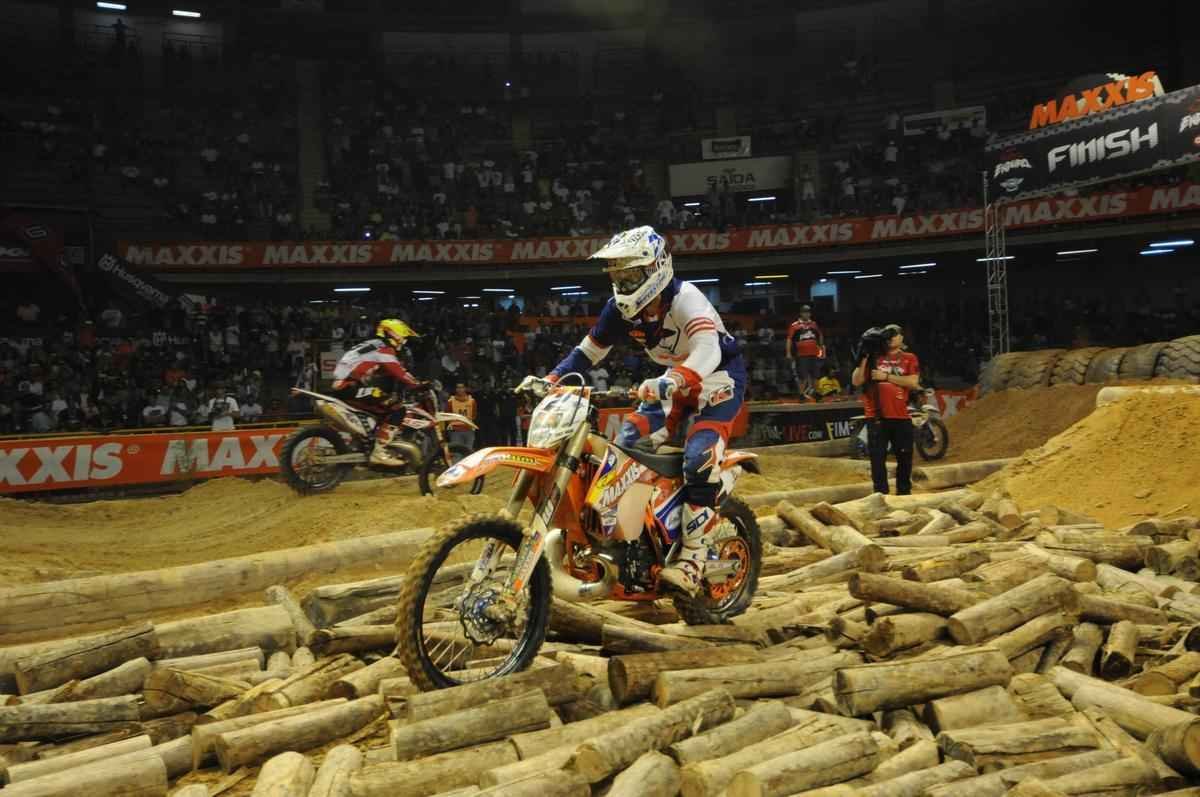 Cody Webb roubou a cena em BH e impediu ttulo antecipado do polons Taddy Blazusiak