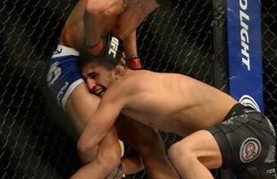 Imagens das lutas e bastidores do UFC 184, em Los Angeles - Masio Fullen (bermuda azul) venceu Alexander Torres por deciso dividida