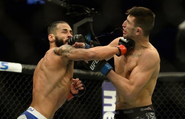 Imagens das lutas e bastidores do UFC 184, em Los Angeles - Masio Fullen (bermuda azul) venceu Alexander Torres por deciso dividida
