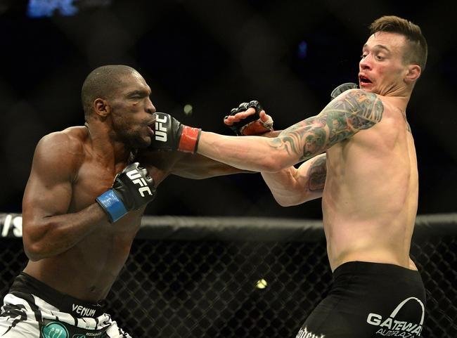 Imagens das lutas e bastidores do UFC 184, em Los Angeles - Valmir Lzaro 'Bidu' (bermuda preta e branca) venceu James Krause por deciso dividida