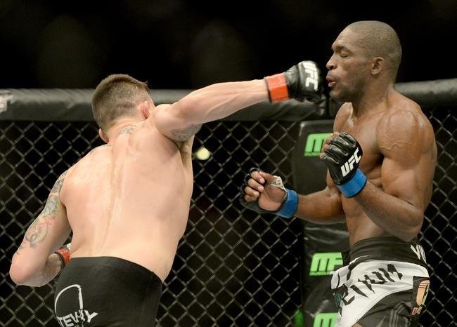 Imagens das lutas e bastidores do UFC 184, em Los Angeles - Valmir Lzaro 'Bidu' (bermuda preta e branca) venceu James Krause por deciso dividida