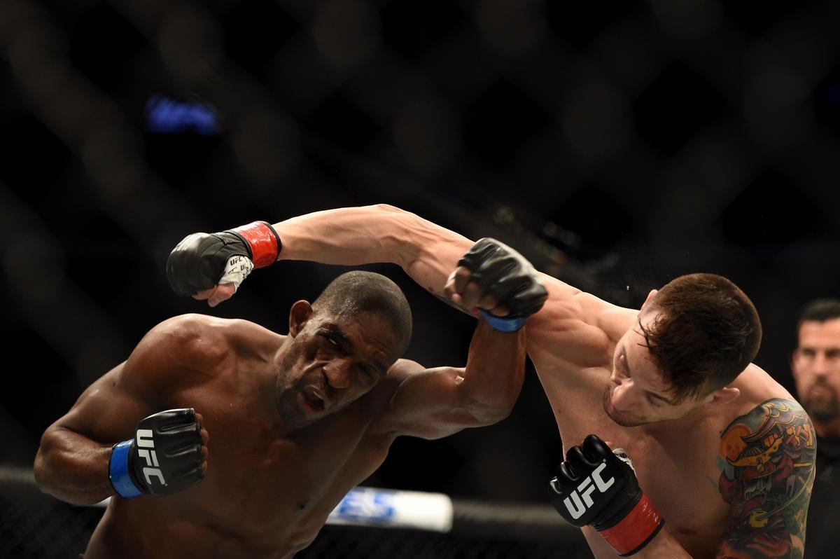 Imagens das lutas e bastidores do UFC 184, em Los Angeles - Valmir Lzaro 'Bidu' (bermuda preta e branca) venceu James Krause por deciso dividida