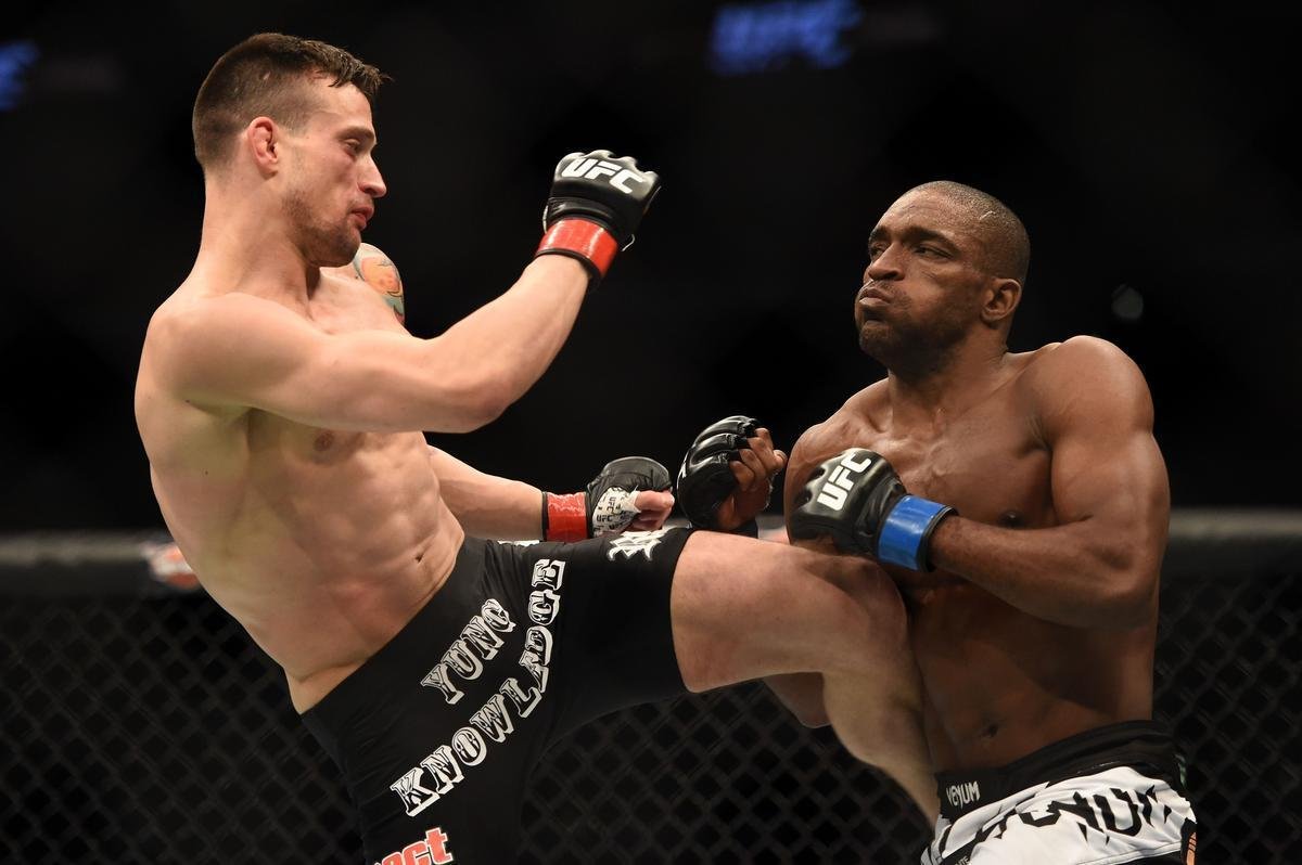 Imagens das lutas e bastidores do UFC 184, em Los Angeles - Valmir Lzaro 'Bidu' (bermuda preta e branca) venceu James Krause por deciso dividida