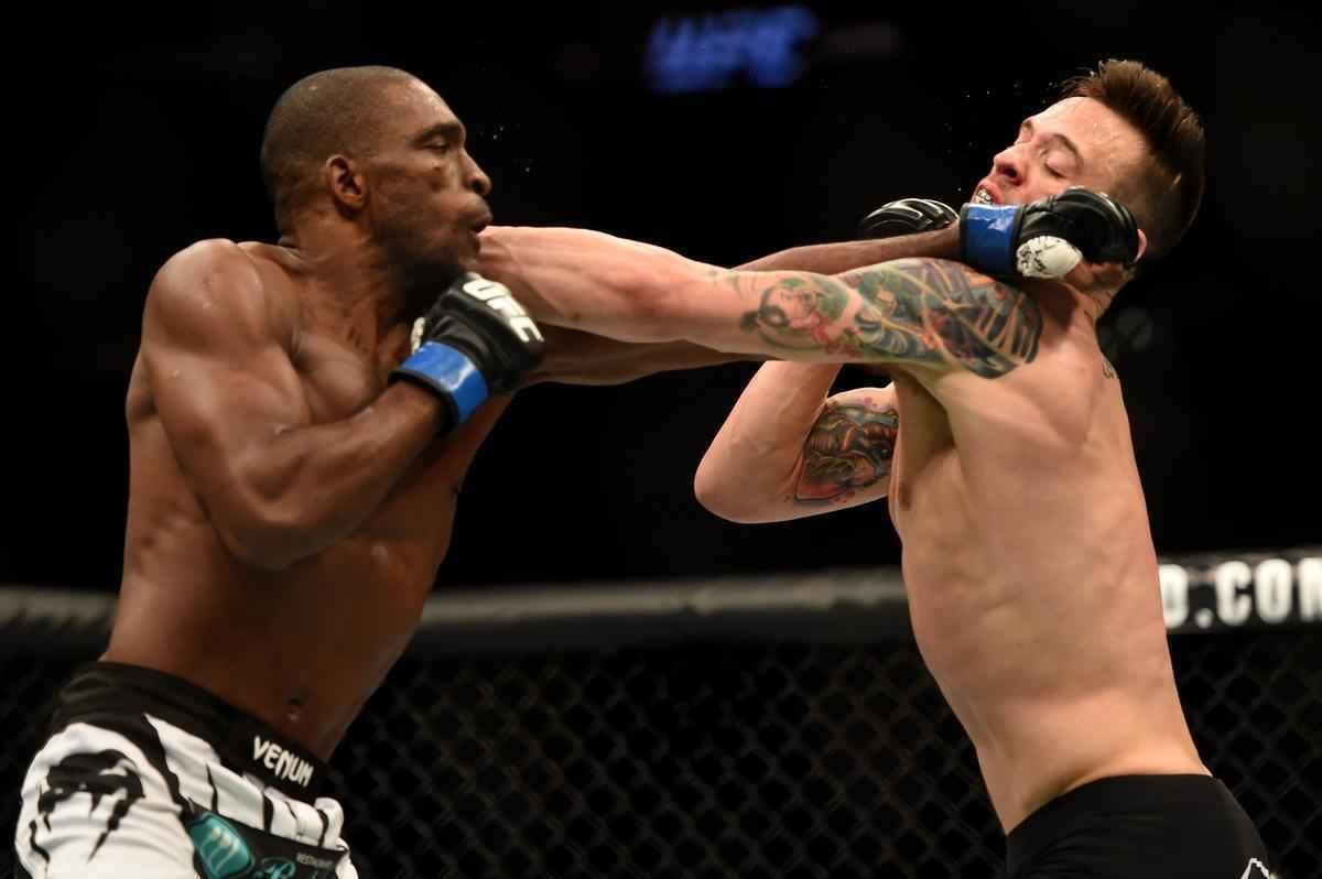 Imagens das lutas e bastidores do UFC 184, em Los Angeles - Valmir Lzaro 'Bidu' (bermuda preta e branca) venceu James Krause por deciso dividida