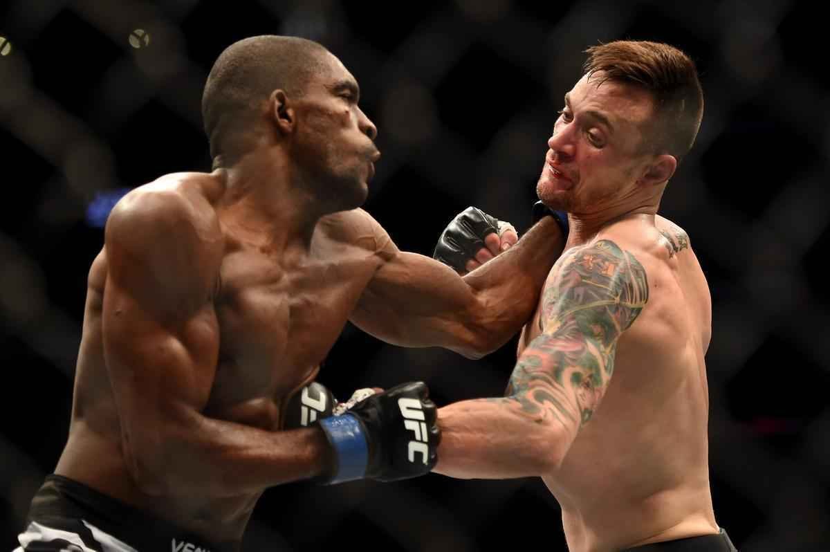 Imagens das lutas e bastidores do UFC 184, em Los Angeles - Valmir Lzaro 'Bidu' (bermuda preta e branca) venceu James Krause por deciso dividida