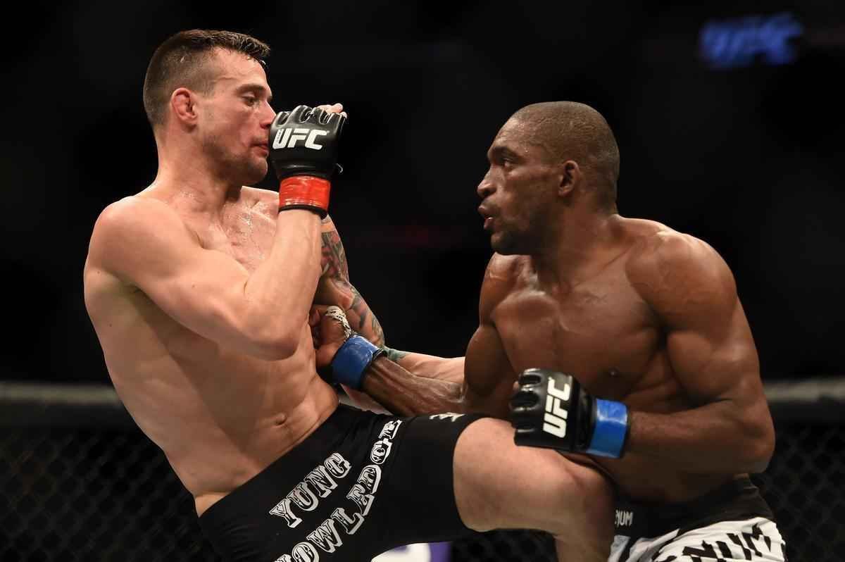 Imagens das lutas e bastidores do UFC 184, em Los Angeles - Valmir Lzaro 'Bidu' (bermuda preta e branca) venceu James Krause por deciso dividida