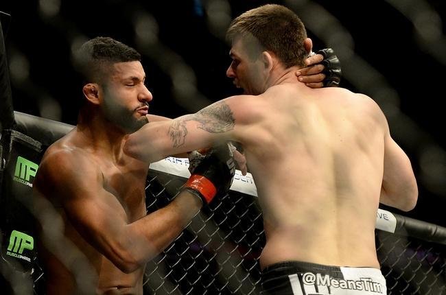 Imagens das lutas e bastidores do UFC 184, em Los Angeles - Tim Means (bermuda branca) venceu Dhiego Lima por nocaute tcnico aos 2m17s do primeiro round