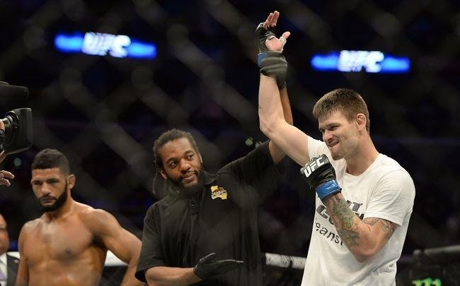 Imagens das lutas e bastidores do UFC 184, em Los Angeles - Tim Means (bermuda branca) venceu Dhiego Lima por nocaute tcnico aos 2m17s do primeiro round