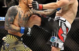 Imagens das lutas e bastidores do UFC 184, em Los Angeles - Kid Yamamoto x Roman Salazar foi declarada 'No Contest', por dedada no olho acidental aplicada por Kid Yamamoto
