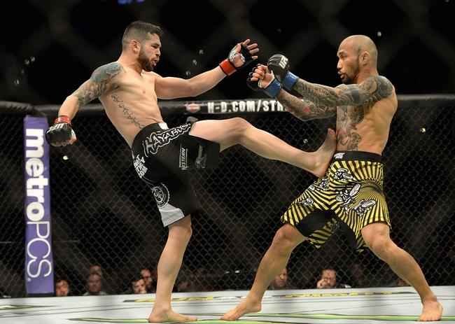 Imagens das lutas e bastidores do UFC 184, em Los Angeles - Kid Yamamoto x Roman Salazar foi declarada 'No Contest', por dedada no olho acidental aplicada por Kid Yamamoto