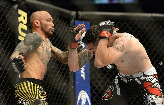 Imagens das lutas e bastidores do UFC 184, em Los Angeles - Kid Yamamoto x Roman Salazar foi declarada 'No Contest', por dedada no olho acidental aplicada por Kid Yamamoto