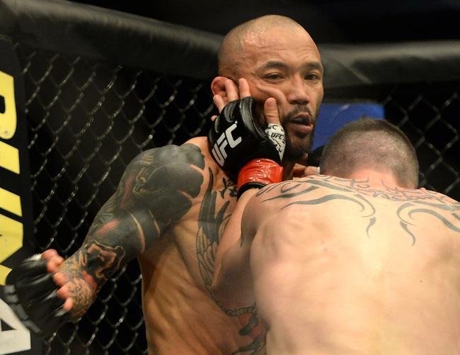 Imagens das lutas e bastidores do UFC 184, em Los Angeles - Kid Yamamoto x Roman Salazar foi declarada 'No Contest', por dedada no olho acidental aplicada por Kid Yamamoto
