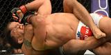 Imagens das lutas e bastidores do UFC 184, em Los Angeles - Roan Juco (bermuda preta) venceu Mark Muoz por finalizao (mata-leo) a 1m40s do primeiro round