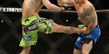 Imagens das lutas e bastidores do UFC 184, em Los Angeles - Tony Ferguson (bermuda verde) venceu Gleison Tibau por finalizao (mata-leo) aos 2m37s do primeiro round