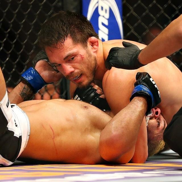 Imagens das lutas e bastidores do UFC 184, em Los Angeles - Jake Ellenberger (bermuda preta) venceu Josh Koscheck por finalizao (tringulo de mo) aos 4m20s do segundo round