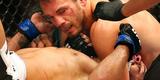 Imagens das lutas e bastidores do UFC 184, em Los Angeles - Jake Ellenberger (bermuda preta) venceu Josh Koscheck por finalizao (tringulo de mo) aos 4m20s do segundo round