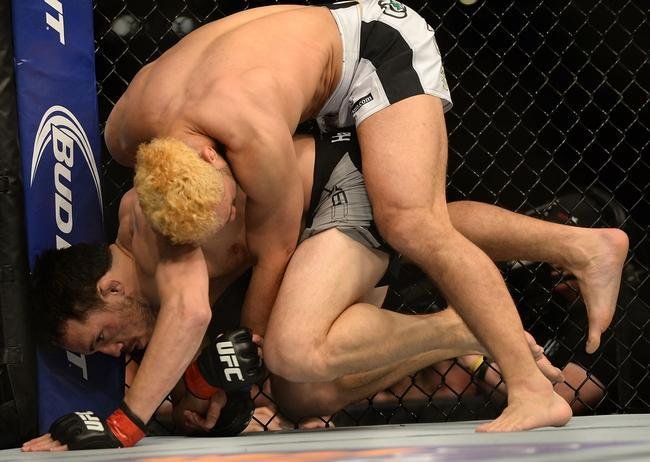 Imagens das lutas e bastidores do UFC 184, em Los Angeles - Jake Ellenberger (bermuda preta) venceu Josh Koscheck por finalizao (tringulo de mo) aos 4m20s do segundo round