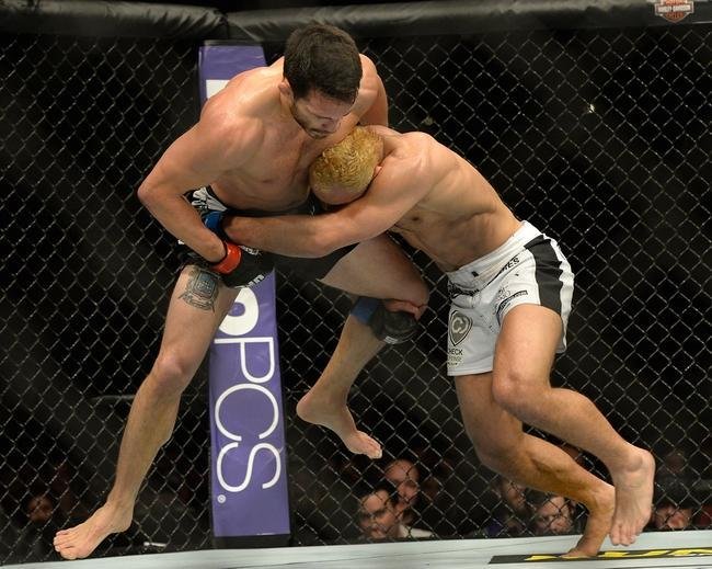 Imagens das lutas e bastidores do UFC 184, em Los Angeles - Jake Ellenberger (bermuda preta) venceu Josh Koscheck por finalizao (tringulo de mo) aos 4m20s do segundo round